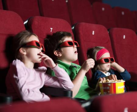 dzieci, zegarek, film, popcorn, siedzenia, czerwony Agencyby - Dreamstime