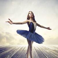 Pixwords Obraz z tancerka, kobieta, dziewczyna, taniec, scena, chmury Bowie15 - Dreamstime