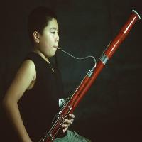 Pixwords Obraz z piosenkarka, instrumentu, chłopiec, czerwony, muzyka, śpiewać Jackq