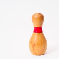 Pixwords Obraz z bowling, miska, czerwony, drewno, sosna George Kroll (Daddiomanottawa)