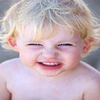 Kid, dziecko, zły, Blond, dzieci, usta, oczy, zęby Nick Stubbs - Dreamstime