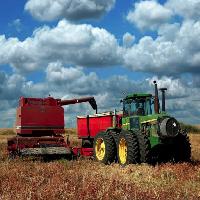 traktor, niebo, chmury, pola Lorraine Swanson (Pixart)