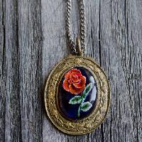 naszyjnik, biżuteria, róża, wisiorek Ulyana Khorunzha (Ulyanakhorunzha)