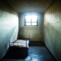 Pixwords Obraz z więzienie, komórka, łóżko, okno Constantin Opris - Dreamstime